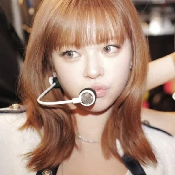 Jeongyeon gallery image