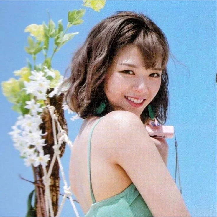 Jeongyeon gallery image