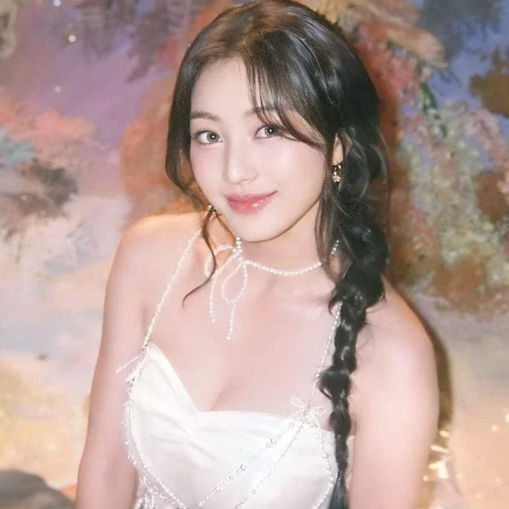 Jihyo gallery image