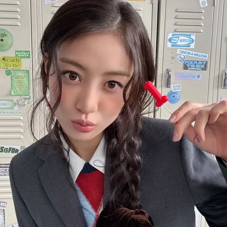 Jihyo gallery image