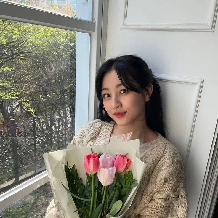 Jihyo gallery image
