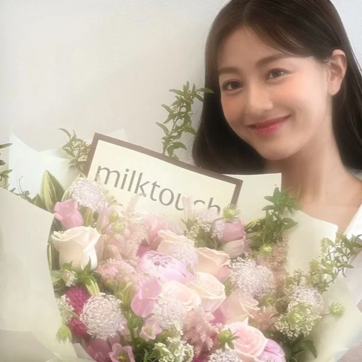 Jihyo gallery image