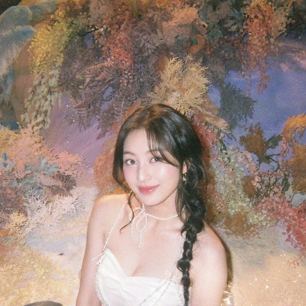 Jihyo gallery image