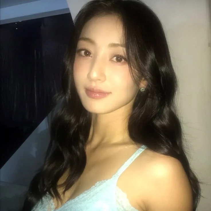 Jihyo gallery image