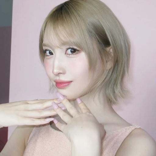 Momo gallery image