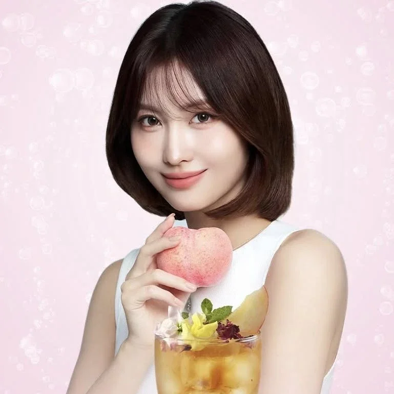 Momo gallery image