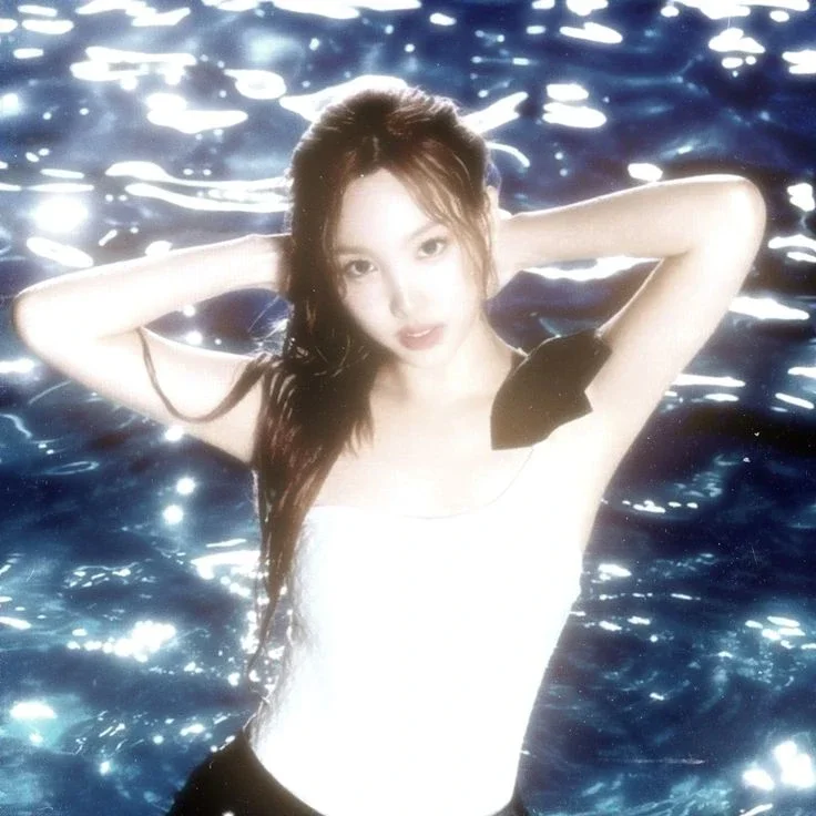 عکس گالری Nayeon