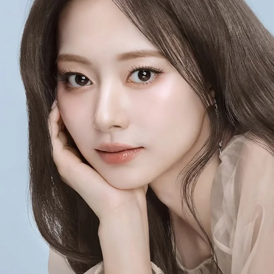 Tzuyu gallery image