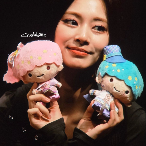 Tzuyu gallery image