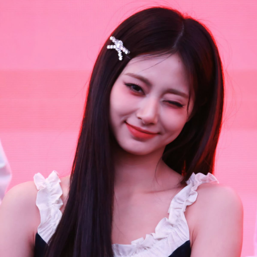 Tzuyu gallery image