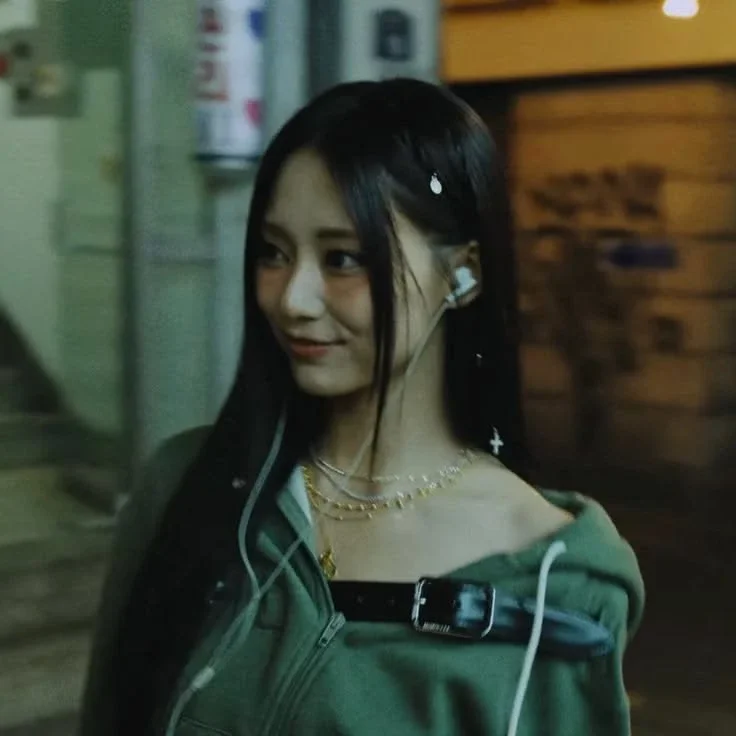 Tzuyu gallery image