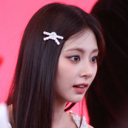 Tzuyu gallery image