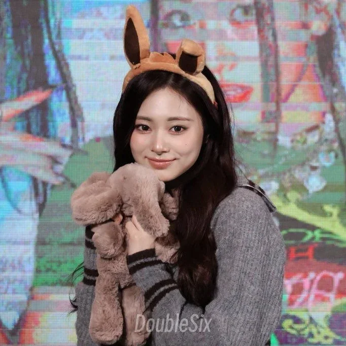 Tzuyu gallery image