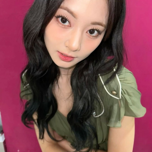 Tzuyu gallery image