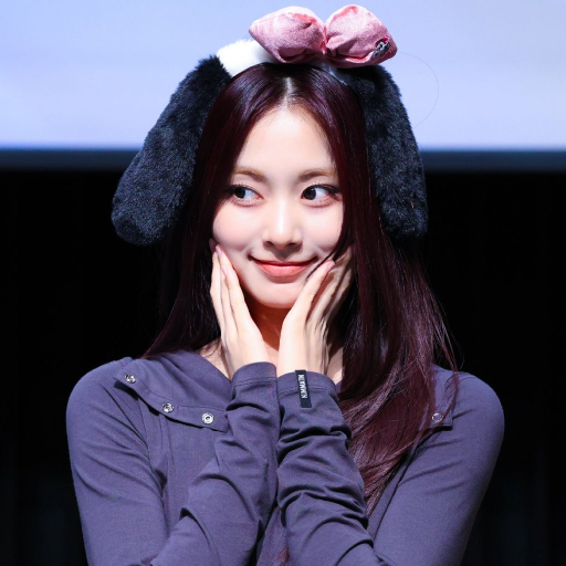 Tzuyu gallery image