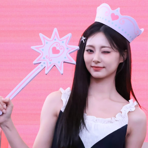 Tzuyu gallery image
