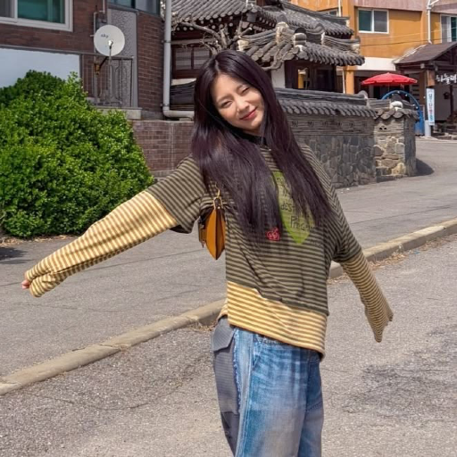Tzuyu gallery image