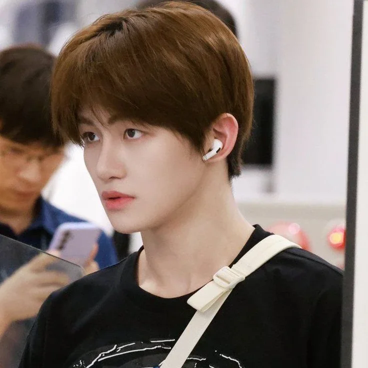 Jihoon gallery image