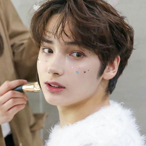 Larawan sa gallery ni Huening Kai