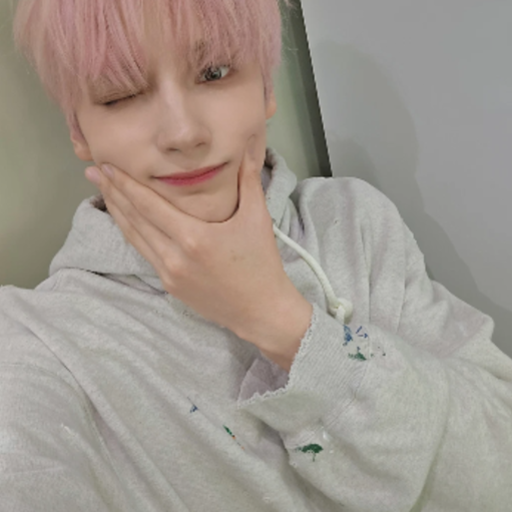 Larawan sa gallery ni Huening Kai
