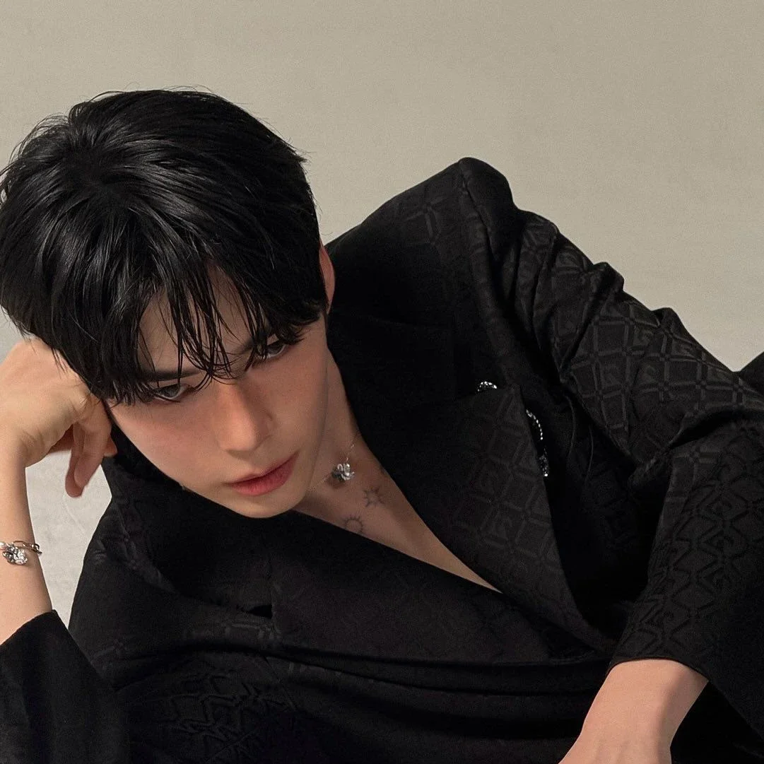 Sung Hanbin gallery image
