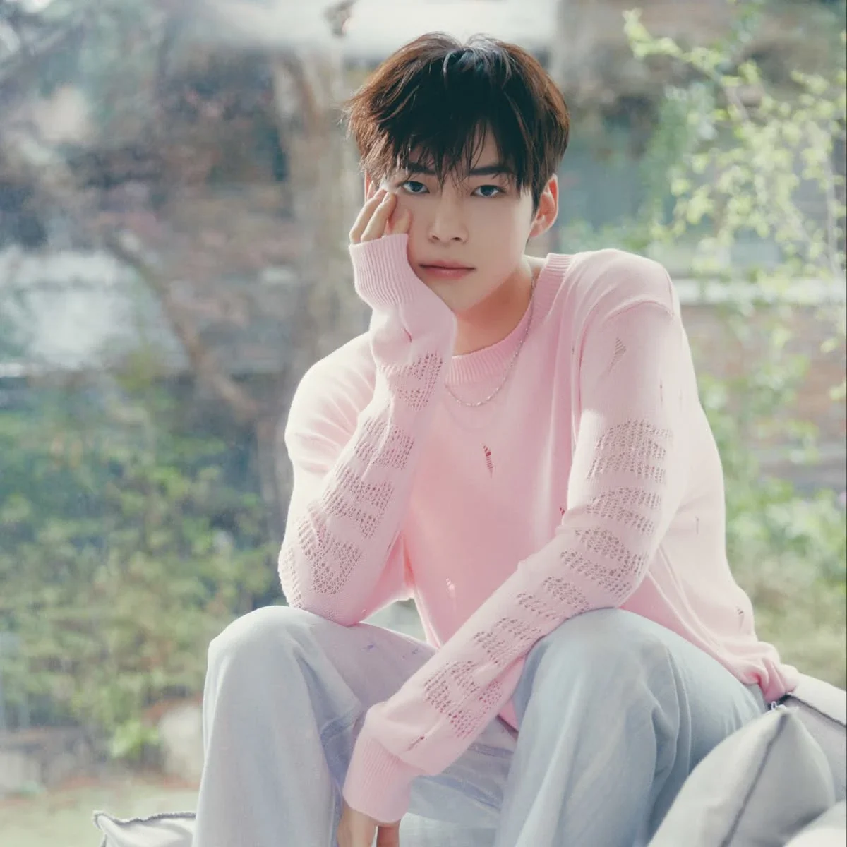 Sung Hanbin gallery image