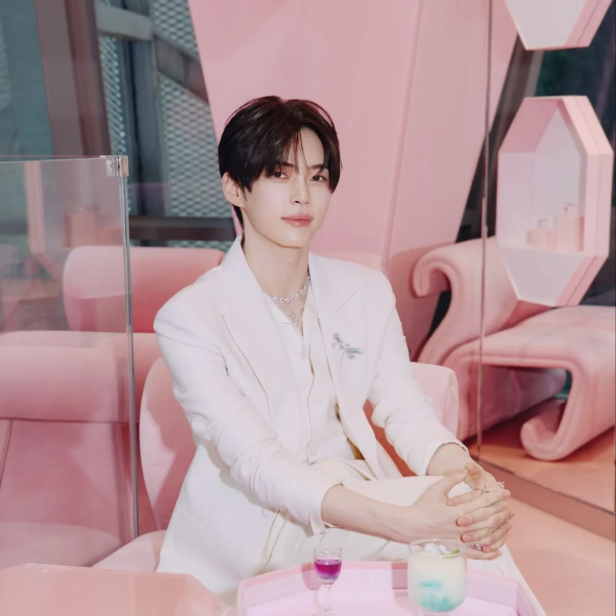 Sung Hanbin gallery image