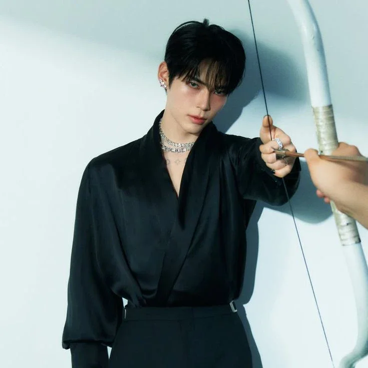Sung Hanbin gallery image