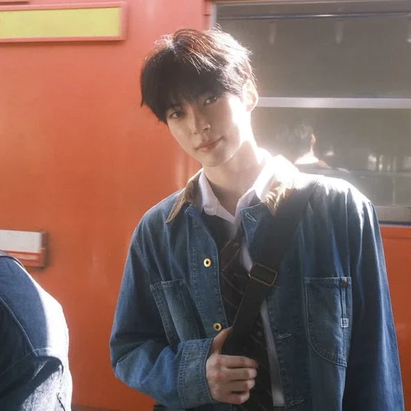Sung Hanbin gallery image