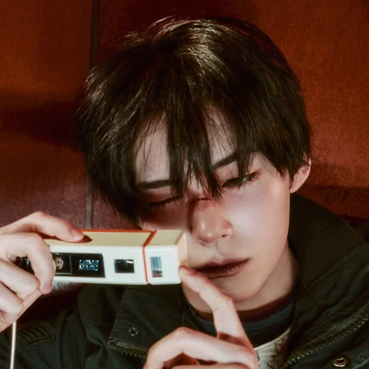 Sung Hanbin gallery image