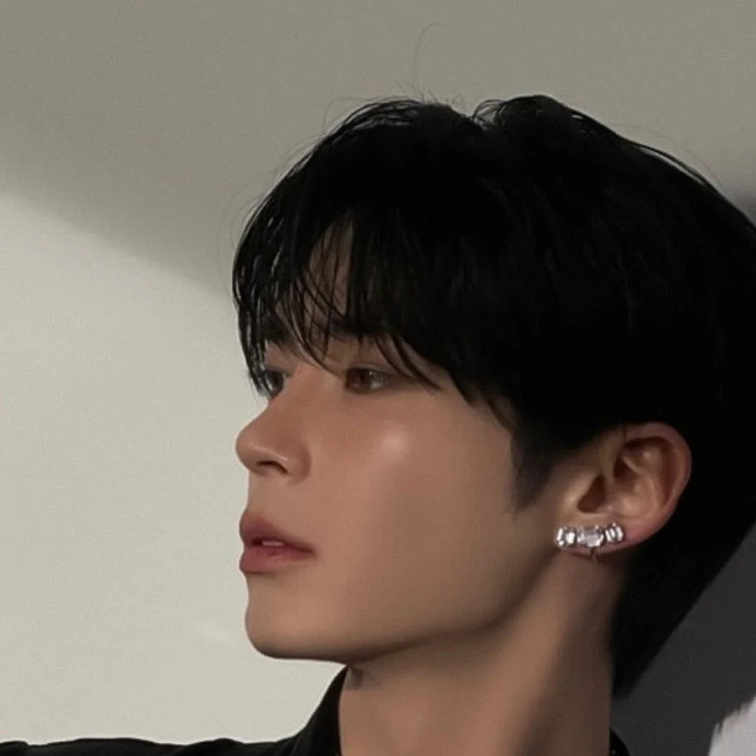 Sung Hanbin gallery image