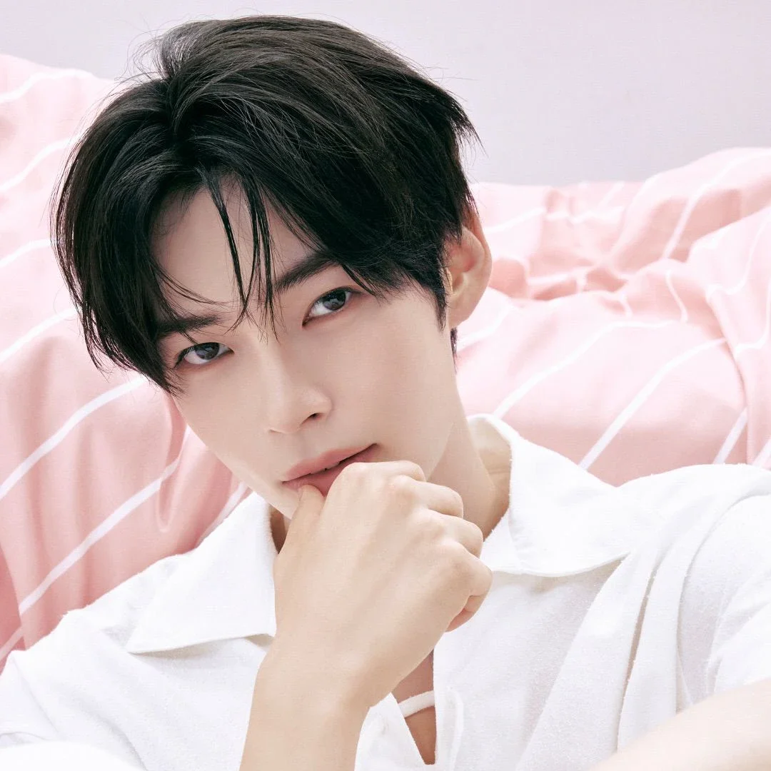 Sung Hanbin gallery image