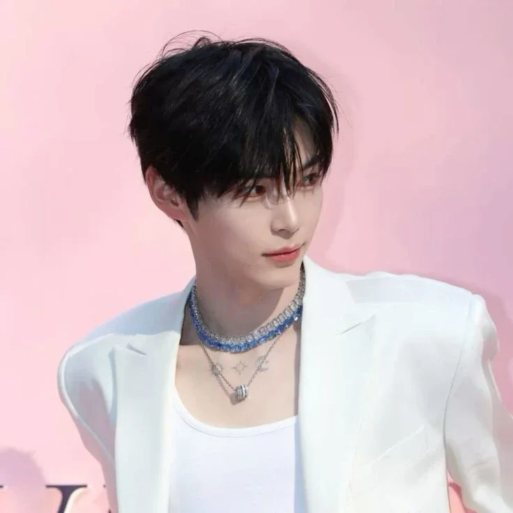 Sung Hanbin gallery image