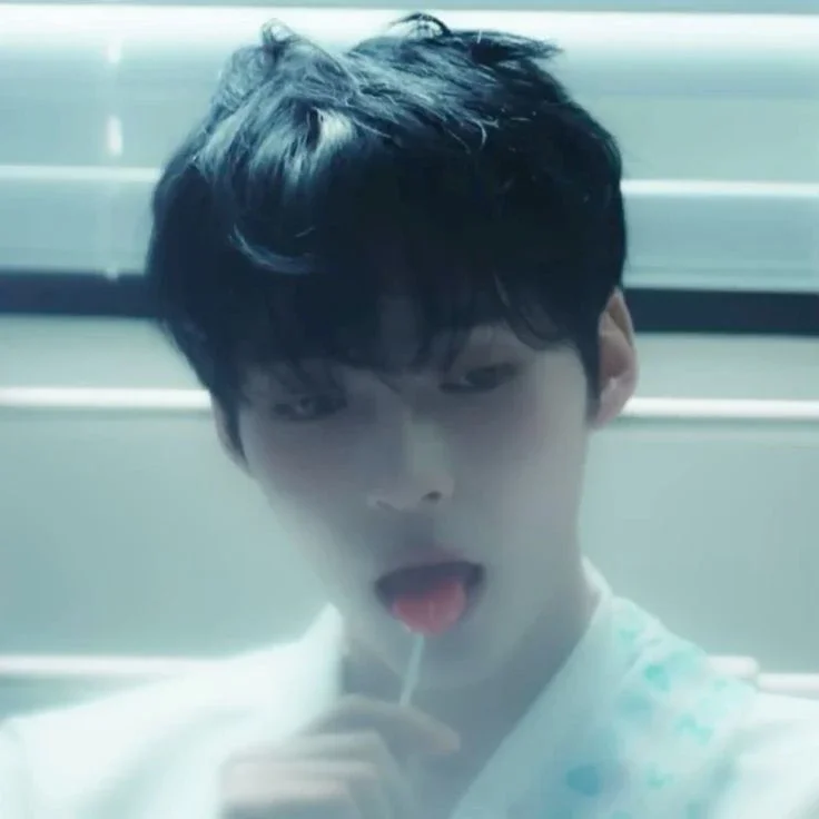 Sung Hanbin gallery image
