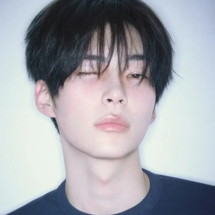 Sung Hanbin gallery image