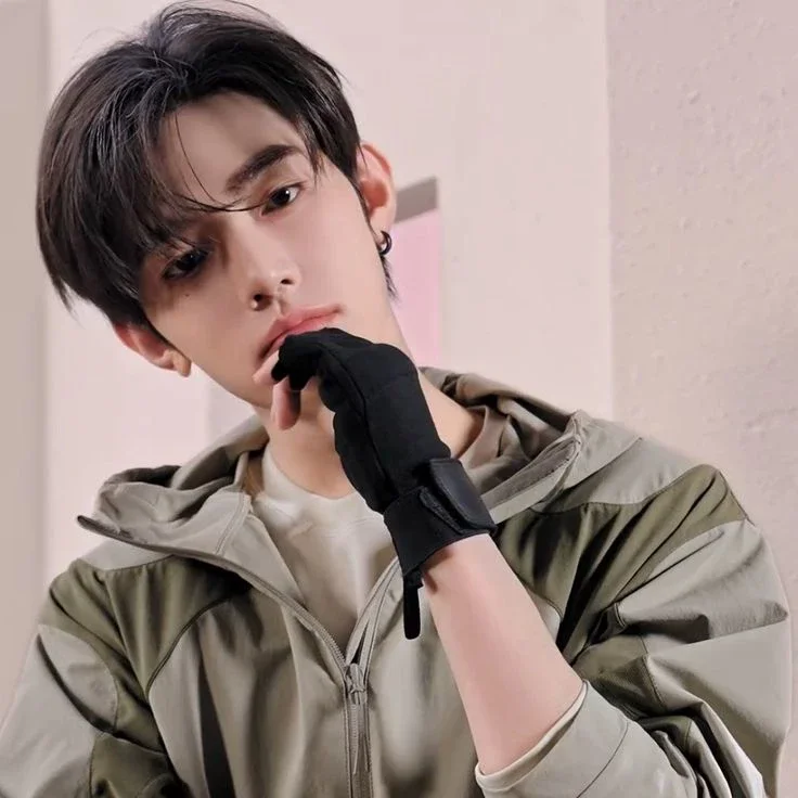 Zhang Hao gallery image